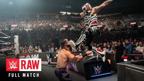 Penta Battles Seth Rollins in an Electrifying Raw Match
