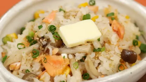 Easy Salmon and Mushroom Takikomi Gohan Made in a Rice Cooker
