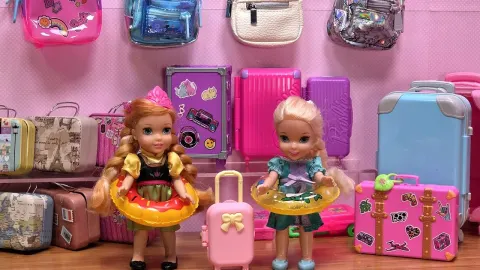 Elsa and Anna Go Shopping for Luggage and Summer Vacation Essentials