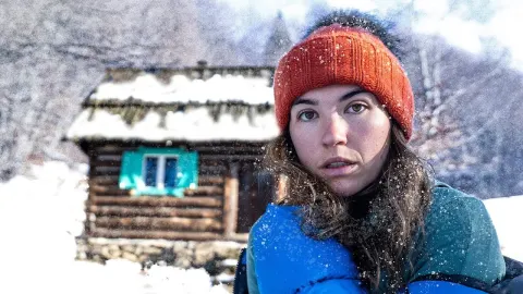 Living Alone in a Remote Mountain Cabin During Deep Winter Without Power