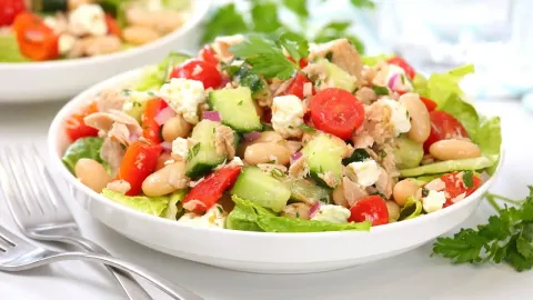 Bright and Crunchy Mediterranean Tuna Salad Without Mayo