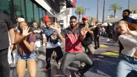 Hollywood Boulevard Flash Mob Surprises Crowd with Spontaneous Performance