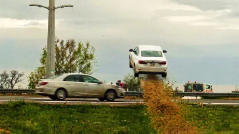 Police Chase Ends Safely After Suspect Takes Wrong Turn