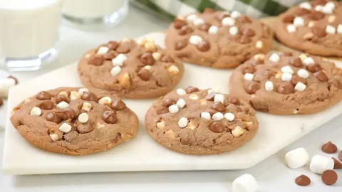 Hot Chocolate Christmas Cookies That Make the Perfect Easy Edible Gift