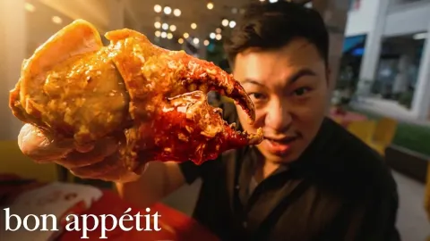 Singapore Chili Crab Experience at a Legendary Seafood Restaurant
