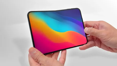 Apple's First Foldable iPhone Duo Impressions Show Why Waiting Paid Off