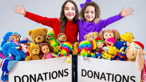 Sierra and Rhia Donate Their Old Toys to Bring Joy to Other Children