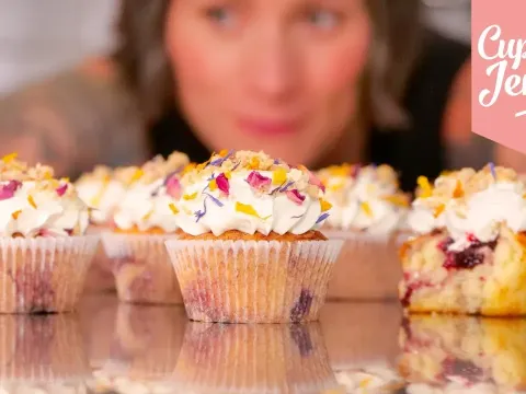 Blackberry and White Chocolate Cupcakes with Crumble Topping Recipe