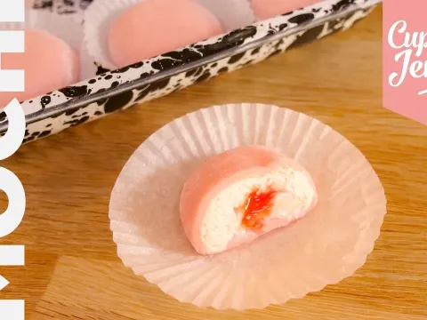 How to Make Soft Strawberries and Cream Mochi at Home