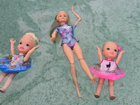 Barbie Dolls Elsa and Anna Learn Swimming Basics in Toddler Class