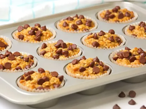 Make-Ahead Chocolate Peanut Butter Oatmeal Cups for Busy Mornings