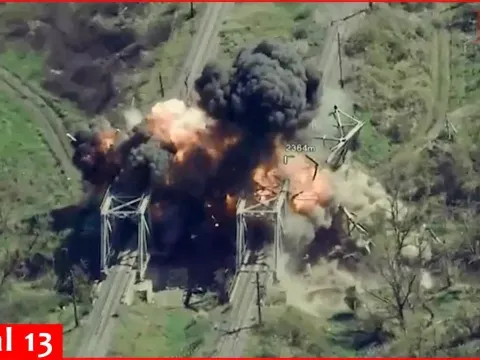 Ukrainian Su-27 Fighter Jet Destroys Key Russian Bridge in Donetsk Region