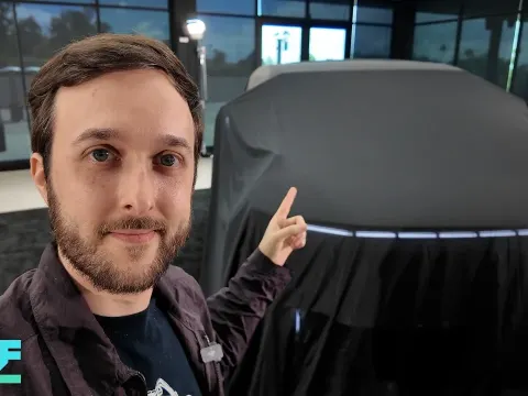 GM Reveals Hummer X Concept SUV and Pickup with Modular, Swappable Parts