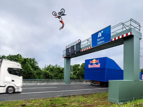 Daredevil Performs World First Backflip Between Two Moving Trucks