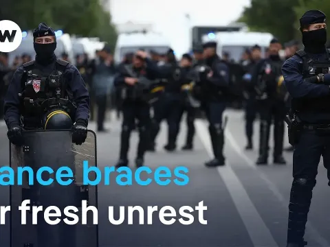 French Businesses Brace for New Protests After Weekend Violence Hits Thousands of Stores