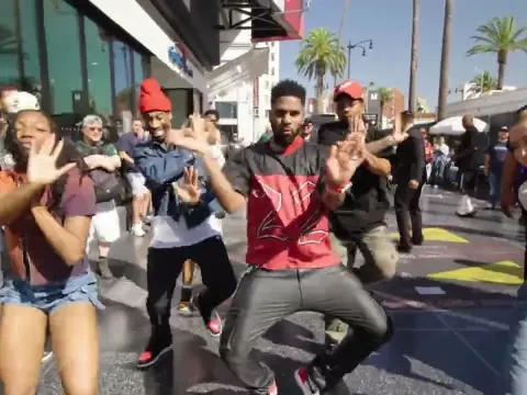 Hollywood Boulevard Flash Mob Surprises Crowd with Spontaneous Performance